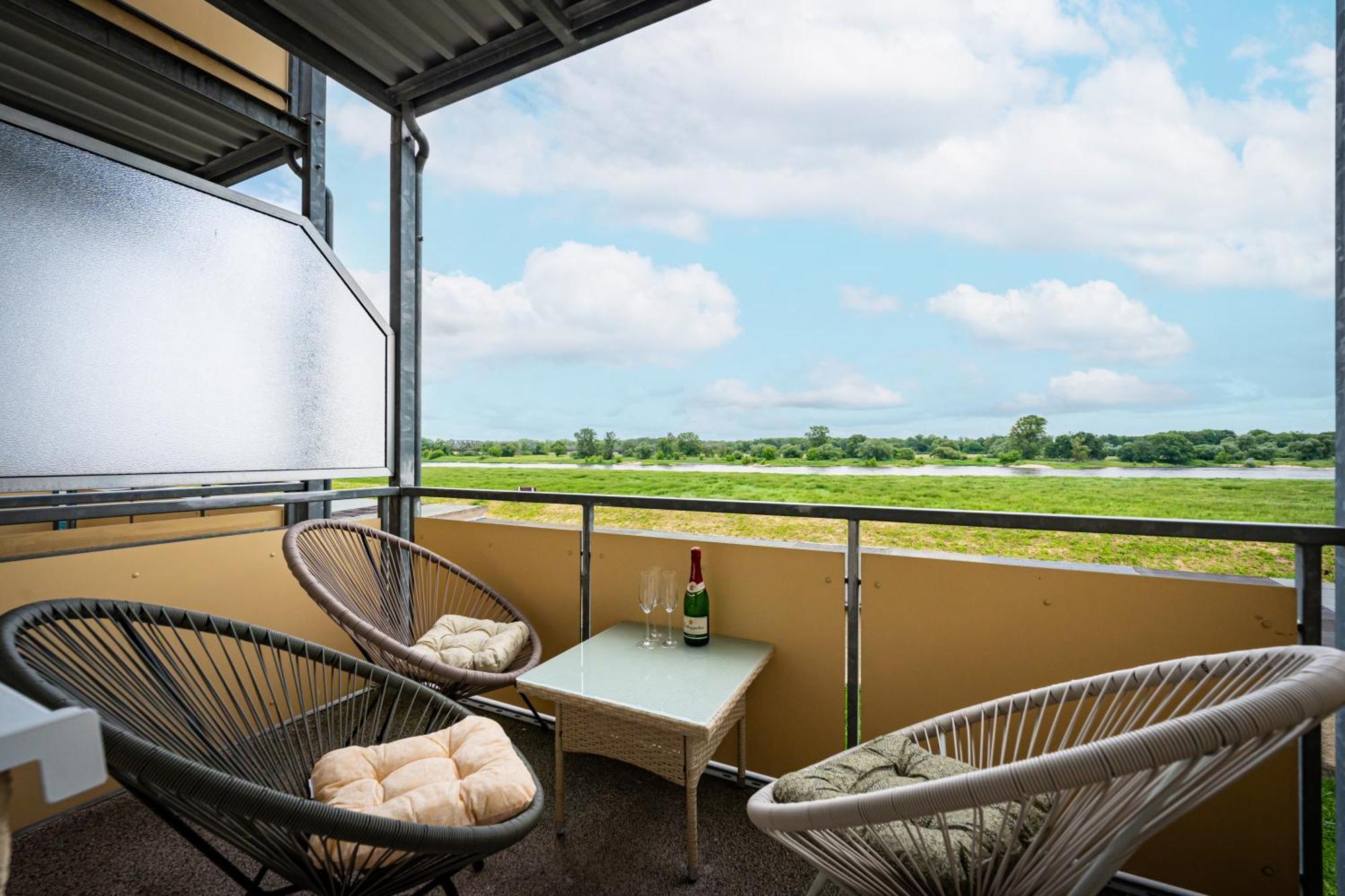 Zauberhafte Ferienwohnung In Barby Balkon Mit Elbblick Am Elbe-Saaleradweg Экстерьер фото